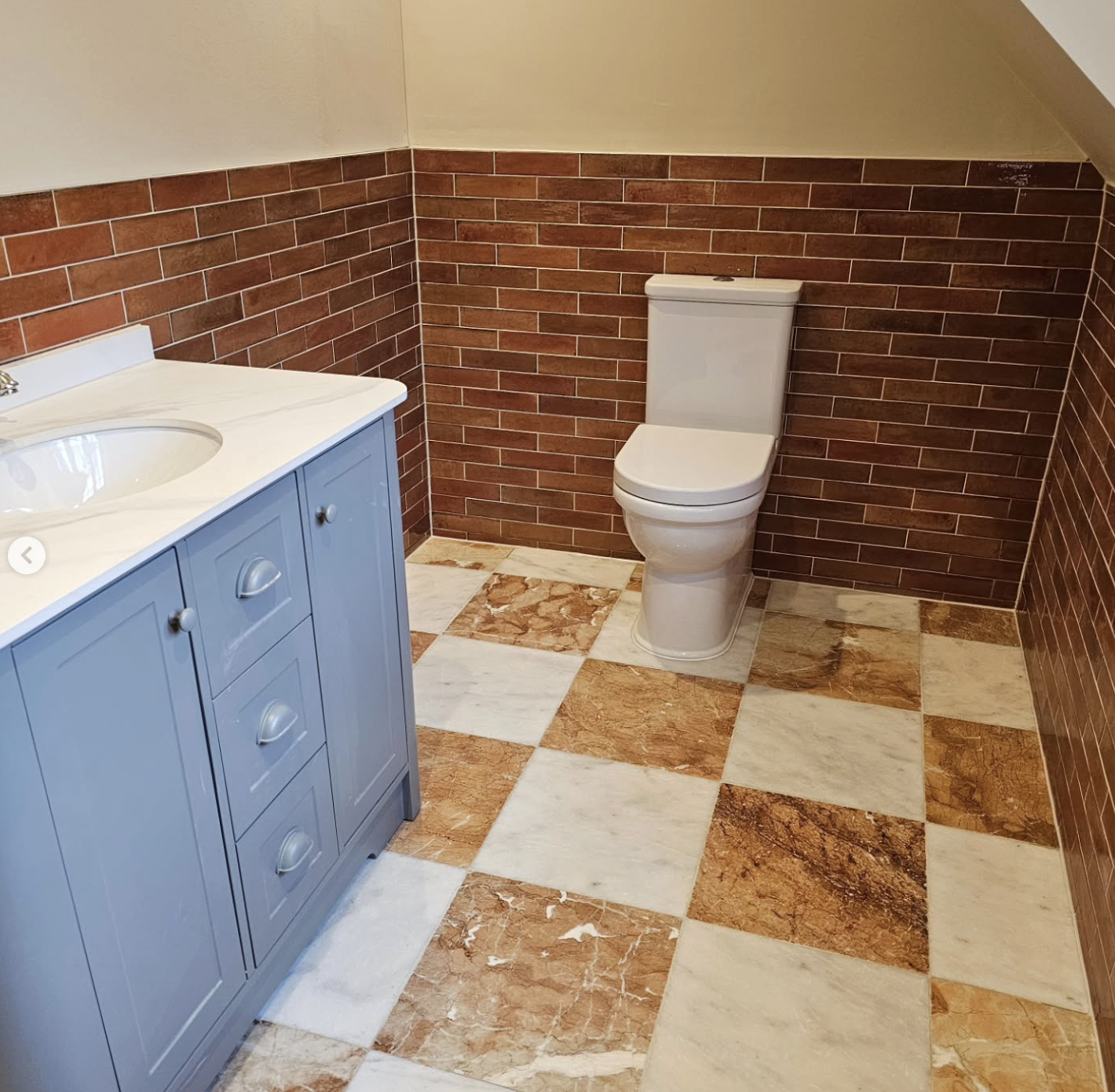 Terracotta Bathroom with Basket Weave Pattern - Image 2